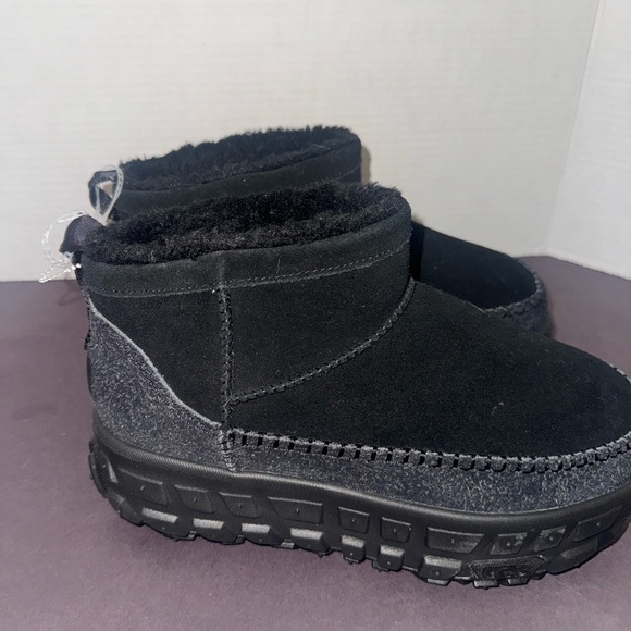 UGG Venture Daze Ultra Mini Black Boots Mens 8 Women’s 9 BNWT - Picture 4 of 6